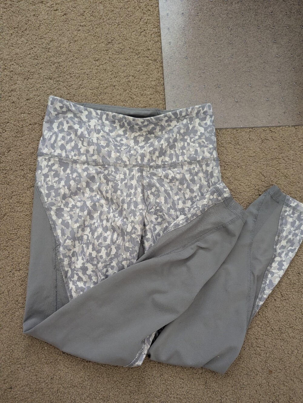 Old Navy Active High-Waist Grey Camo Active Leggings | Size Small